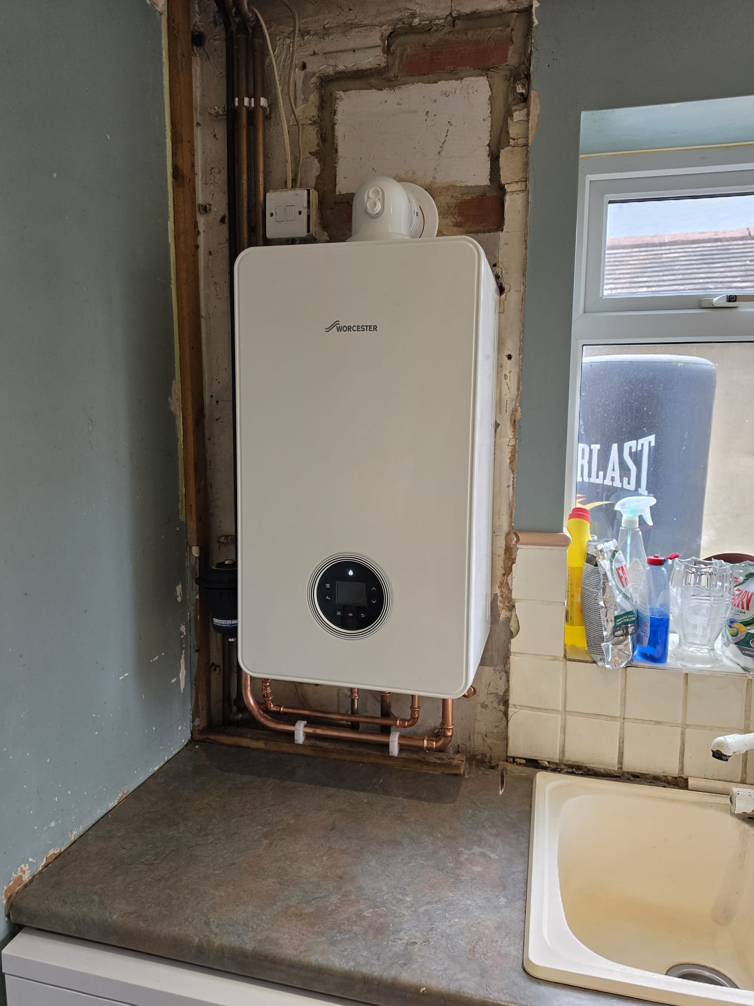 Worcester Greenstar combi boiler installed with new copper pipework, Surrey